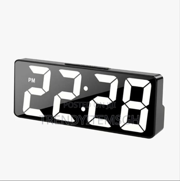Led Mirror Electriconic Usb Battery Dual Purpose Digital Alarm Clock · Photo 4