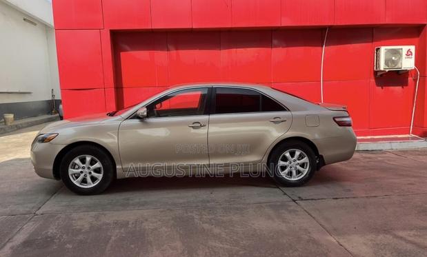 Toyota Camry 2009 Gold
