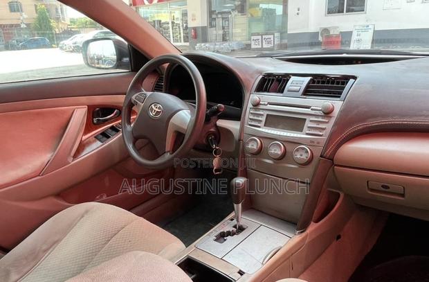 Toyota Camry 2009 Gold