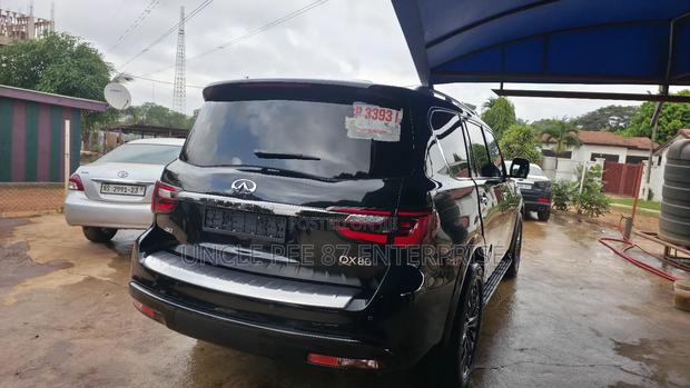 Infiniti QX80 PREMIUM SELECT 2022 Black photo 4