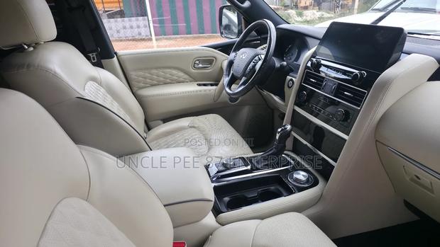 Infiniti QX80 PREMIUM SELECT 2022 Black photo 9