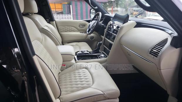 Infiniti QX80 PREMIUM SELECT 2022 Black photo 10