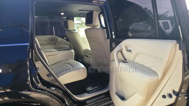 Infiniti QX80 PREMIUM SELECT 2022 Black photo 12