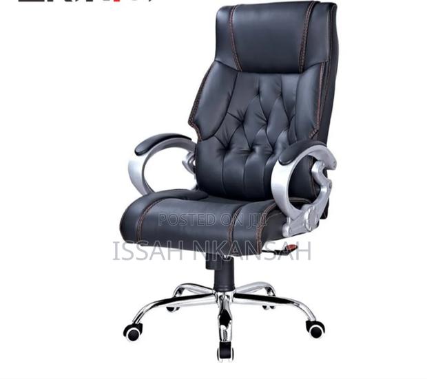 Ergonomic Leather Office Chair · Photo 3