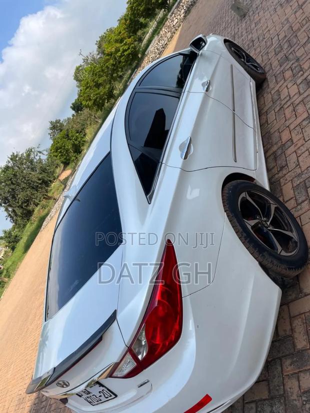 Hyundai Sonata Limited Sedan FWD (2.4L 4cyl 6A) 2013 White photo 3