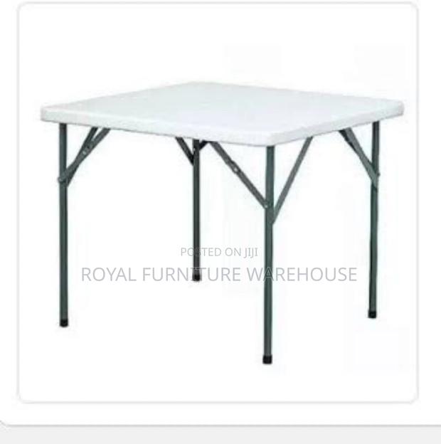 Foldable Table of 86 Cm Square · Photo 3