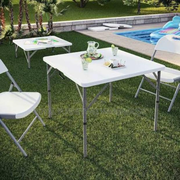 Foldable Table of 86 Cm Square · Photo 4