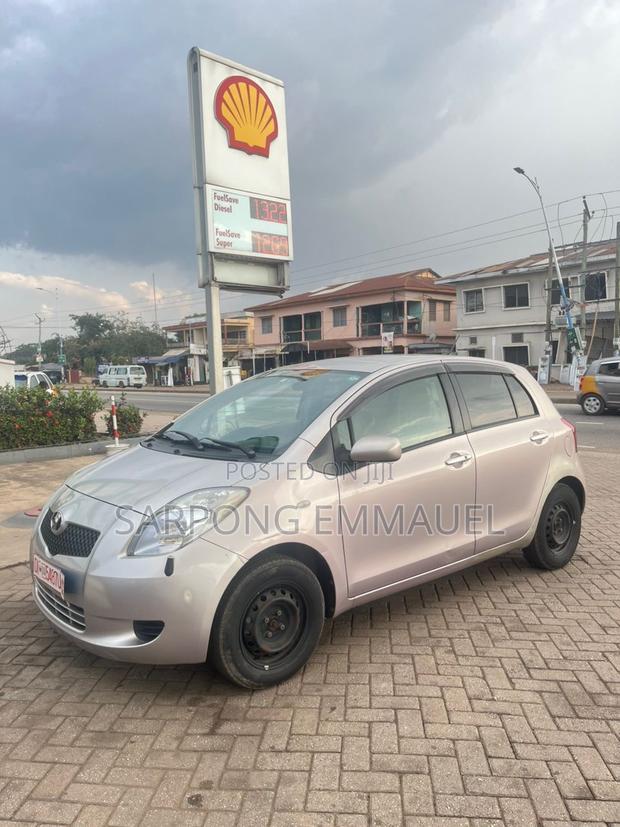 Toyota Vitz 2010 Silver photo 6