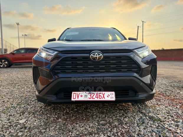 Toyota RAV4 XLE FWD 2024 Blue