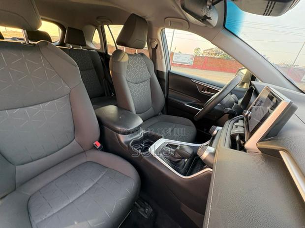 Toyota RAV4 XLE FWD 2024 Blue