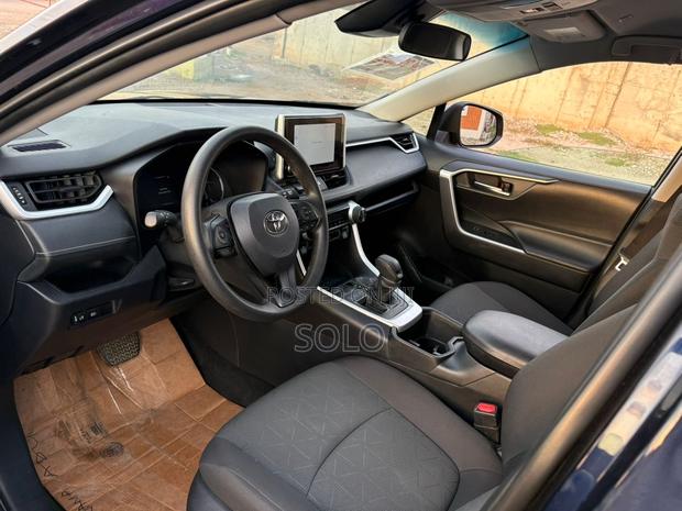 Toyota RAV4 XLE FWD 2024 Blue