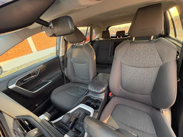 Toyota RAV4 XLE FWD 2024 Blue