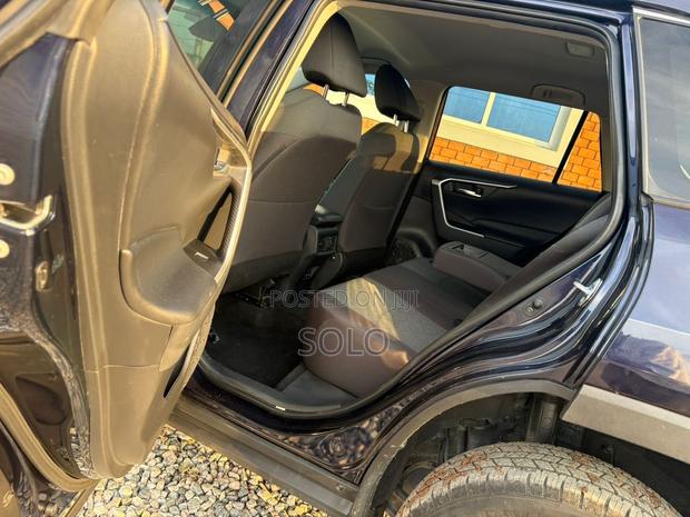 Toyota RAV4 XLE FWD 2024 Blue