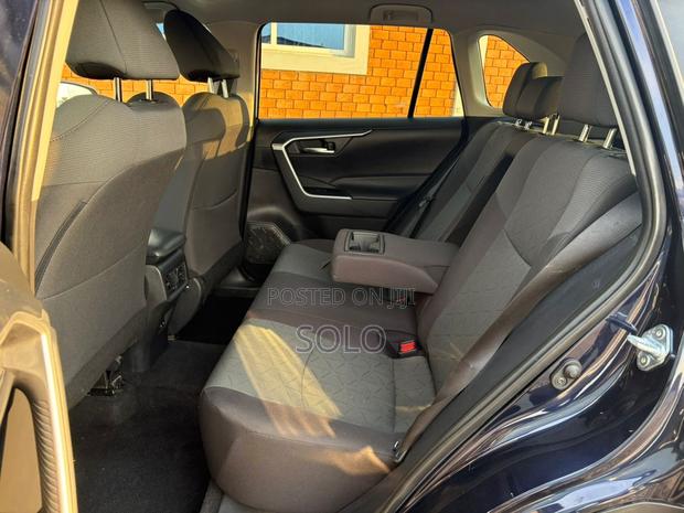 Toyota RAV4 XLE FWD 2024 Blue