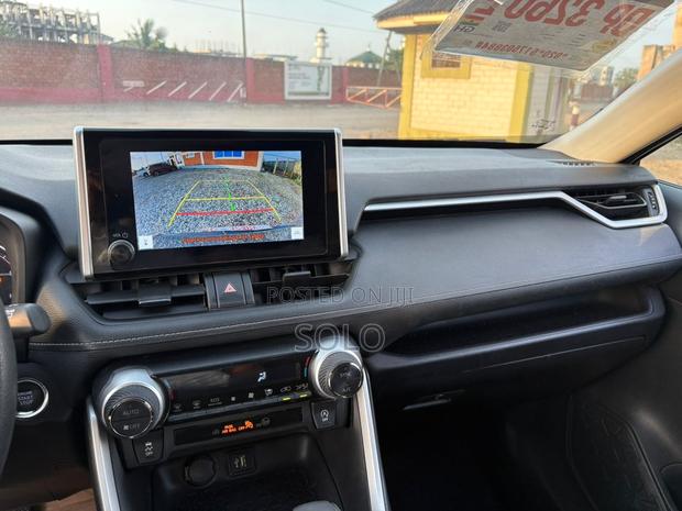 Toyota RAV4 XLE FWD 2024 Blue