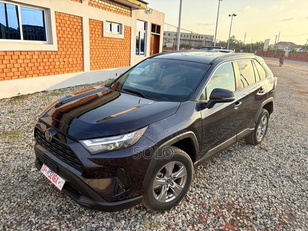 Toyota RAV4 XLE FWD 2024 Blue