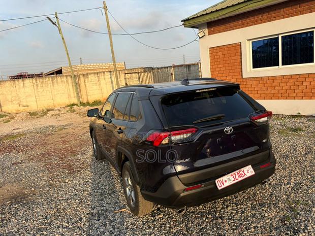 Toyota RAV4 XLE FWD 2024 Blue