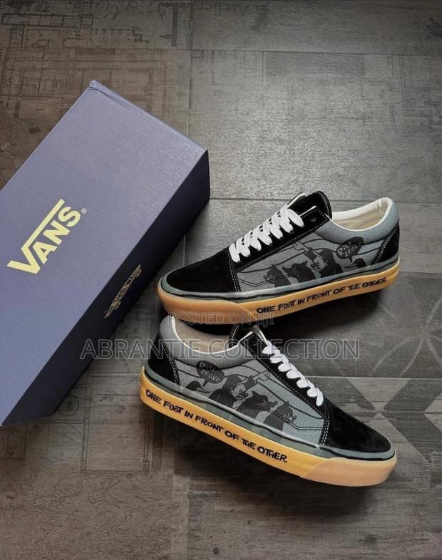 Authentic Old Skool Vans Premium Sneaker · Photo 4
