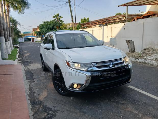 Mitsubishi Outlander SE AWC 2018 White photo 2