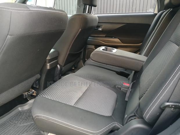 Mitsubishi Outlander SE AWC 2018 White photo 6