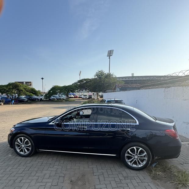 Mercedes-Benz C300 Luxury 4matic Sedan AWD (2.0L 4cyl 7A) 2017 Blue photo 3