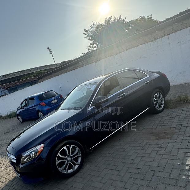 Mercedes-Benz C300 Luxury 4matic Sedan AWD (2.0L 4cyl 7A) 2017 Blue photo 2