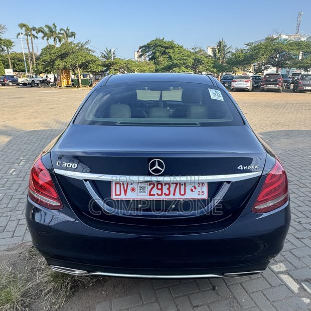 Mercedes-Benz C300 Luxury 4matic Sedan AWD (2.0L 4cyl 7A) 2017 Blue photo 9