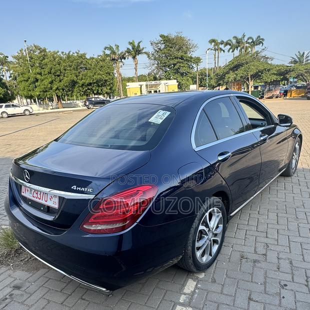 Mercedes-Benz C300 Luxury 4matic Sedan AWD (2.0L 4cyl 7A) 2017 Blue photo 8
