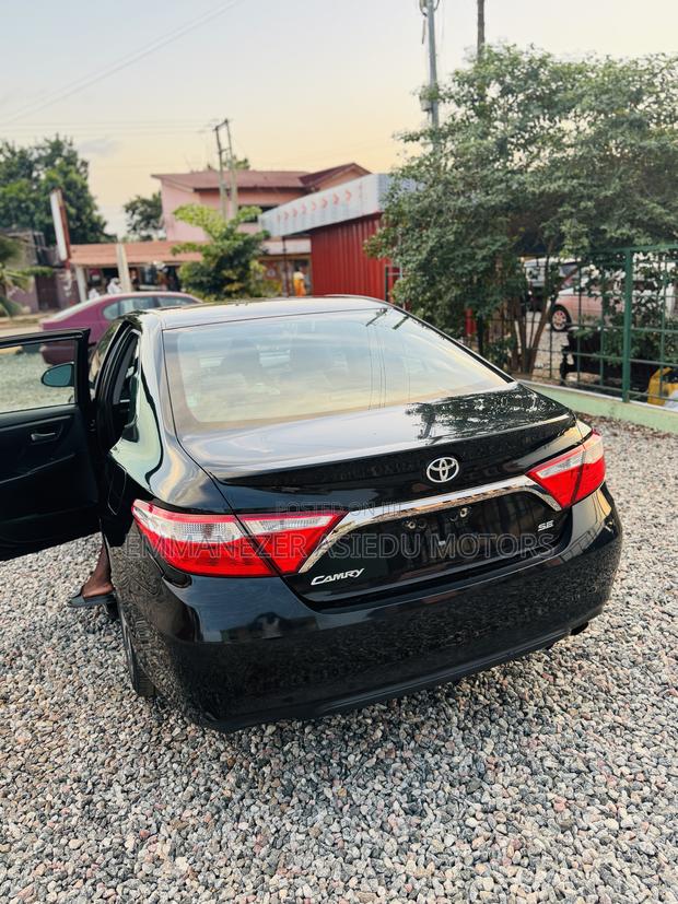 Toyota Camry SE 4dr Sedan (2.5L 4cyl 6A) 2017 Black photo 3