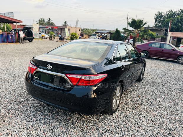 Toyota Camry SE 4dr Sedan (2.5L 4cyl 6A) 2017 Black photo 4