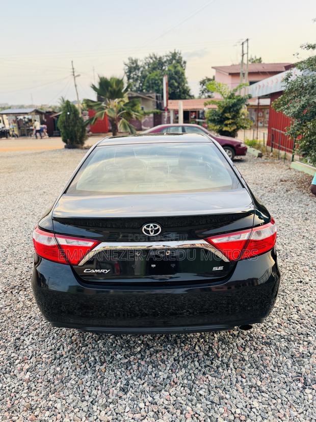 Toyota Camry SE 4dr Sedan (2.5L 4cyl 6A) 2017 Black photo 5