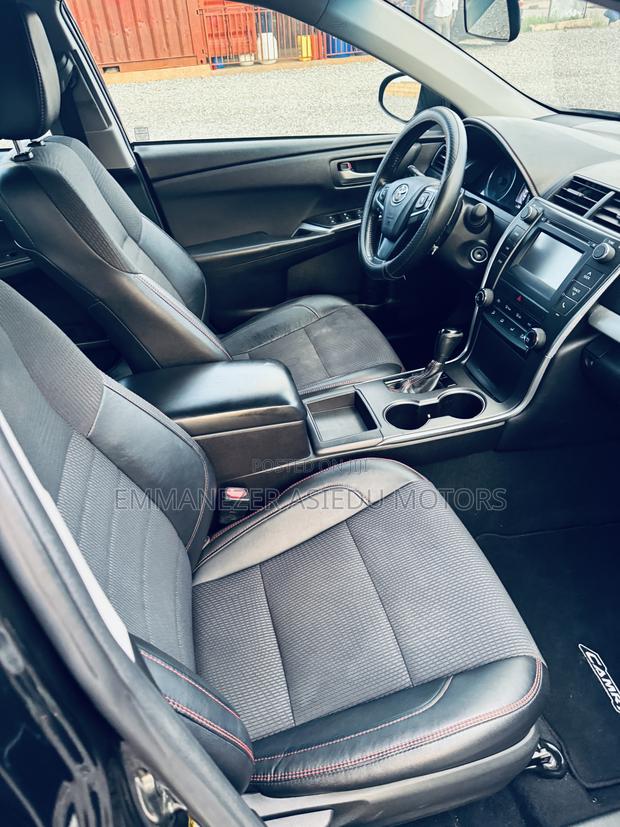 Toyota Camry SE 4dr Sedan (2.5L 4cyl 6A) 2017 Black photo 9
