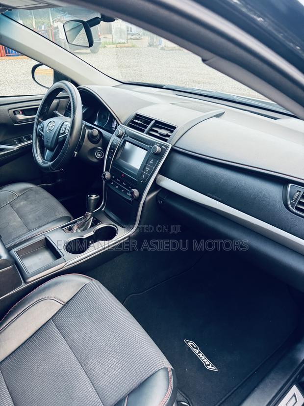 Toyota Camry SE 4dr Sedan (2.5L 4cyl 6A) 2017 Black photo 10