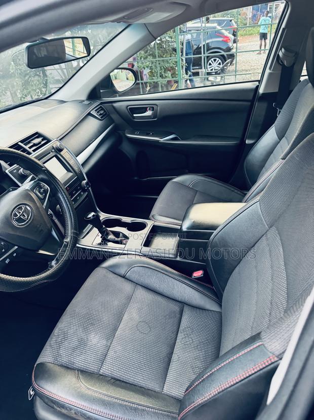 Toyota Camry SE 4dr Sedan (2.5L 4cyl 6A) 2017 Black photo 15