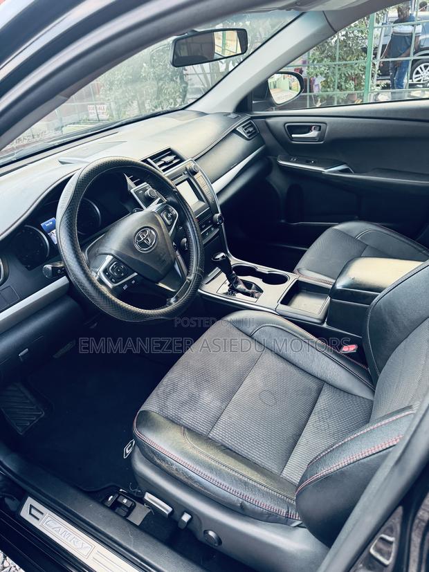 Toyota Camry SE 4dr Sedan (2.5L 4cyl 6A) 2017 Black photo 11