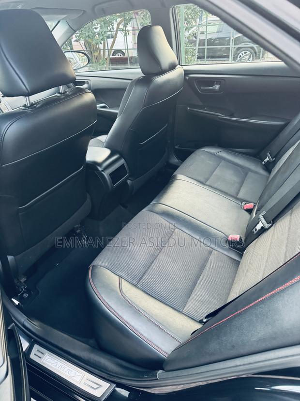 Toyota Camry SE 4dr Sedan (2.5L 4cyl 6A) 2017 Black photo 14
