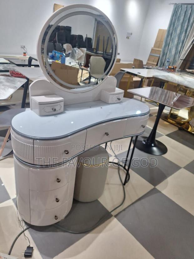 A Classic and Heavy Dresser