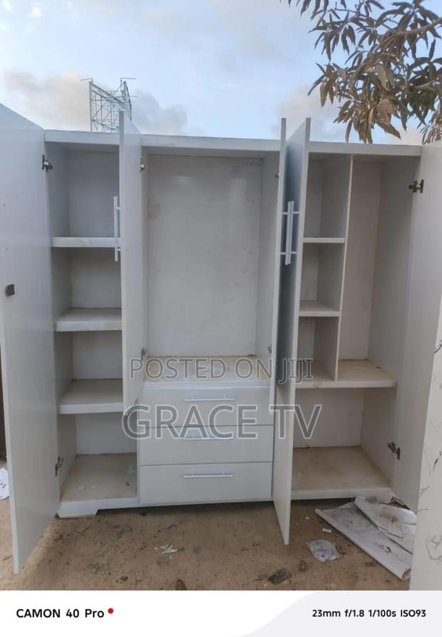 Portable and Newly Wardrobe Going for Cool Price · Photo 4