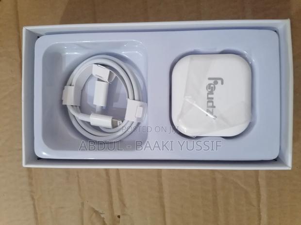 Apple Phone 3 Pin Charger photo 3