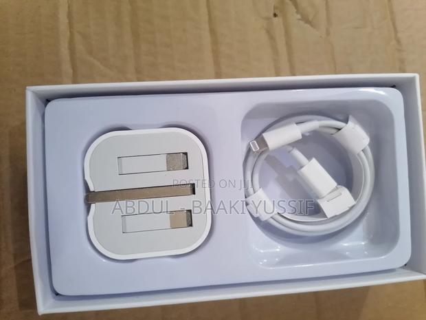 Apple Phone 3 Pin Charger photo 5