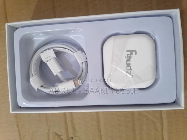 Apple Phone 3 Pin Charger photo 6
