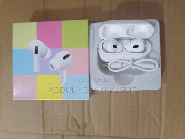 Headphones photo 2
