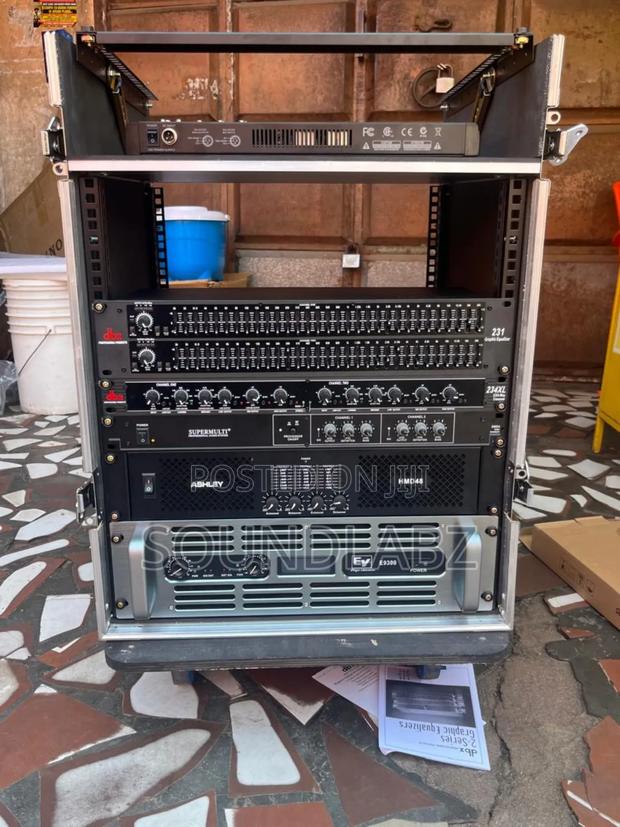 Simple Amplifier Rack Set · Photo 2