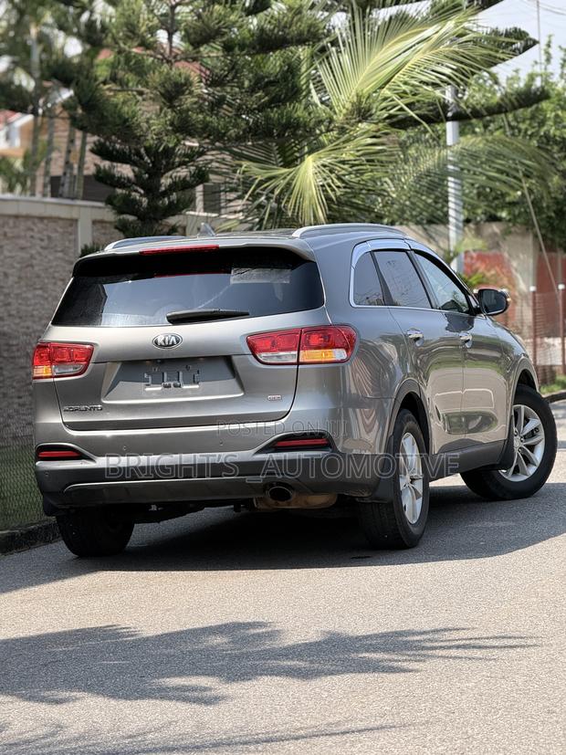 Kia Sorento 4dr SUV 2016 Gray
