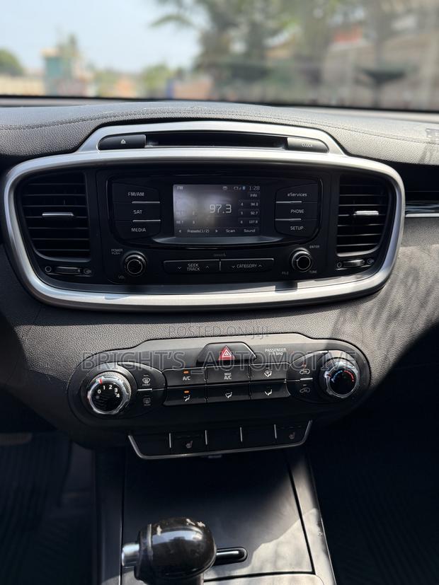 Kia Sorento 4dr SUV 2016 Gray