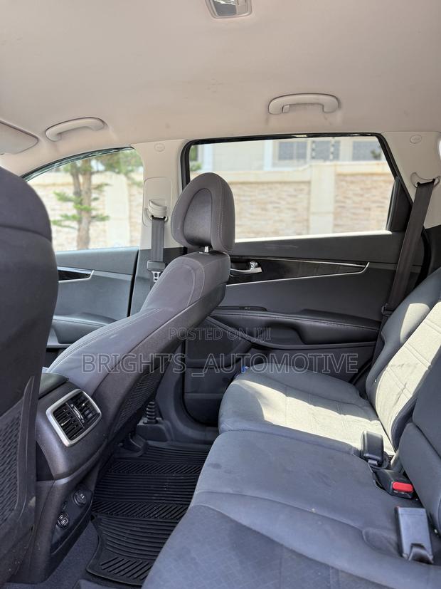 Kia Sorento 4dr SUV 2016 Gray