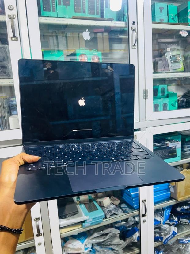 Laptop Apple MacBook Air 2022 M2 8GB Apple M2 SSHD (Hybrid) 256GB · Photo 3