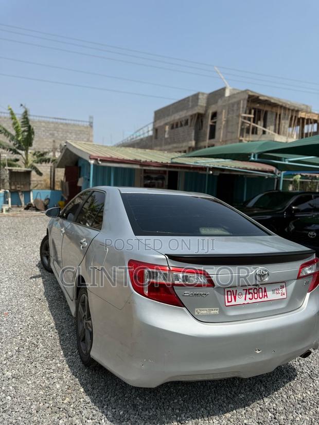Toyota Camry SE 4dr Sedan (2.5L 4cyl 6A) 2013 Gray