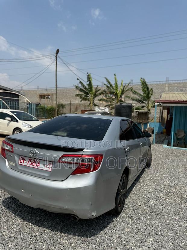 Toyota Camry SE 4dr Sedan (2.5L 4cyl 6A) 2013 Gray