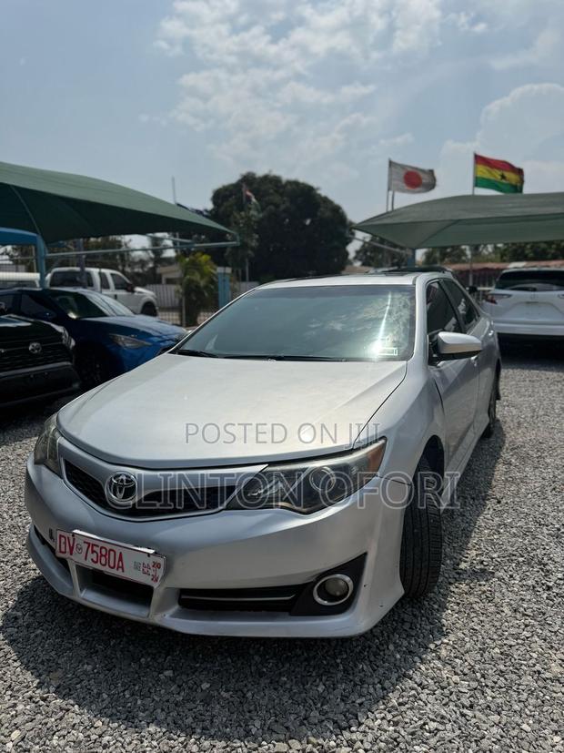 Toyota Camry SE 4dr Sedan (2.5L 4cyl 6A) 2013 Gray